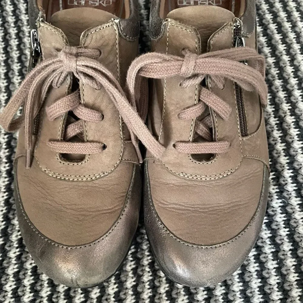 Dansko Loretta Oxford women’s shoe size 8.5-9 (39)